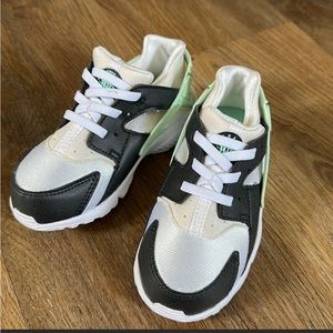 Nike Huarache in size 10